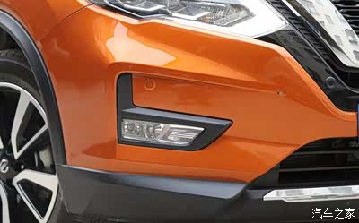 下唇的镀铬装饰