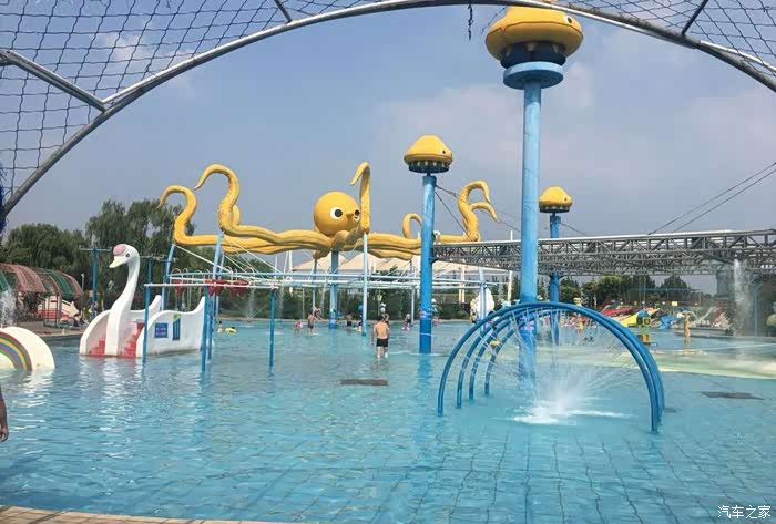 开着威驰游泰安亚龙湾戏水撒欢