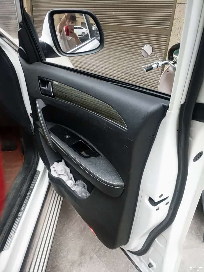 四个门框上也可以储物