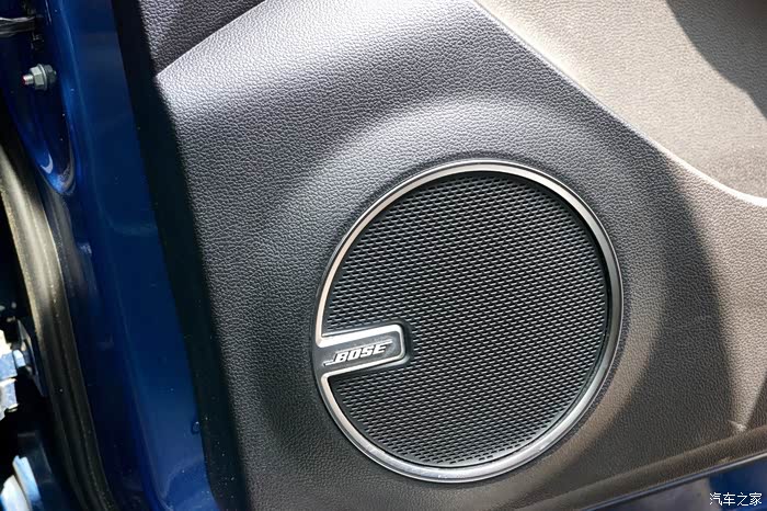 bose的音响完美,音效非常强劲,这个音响的设计网精致!不过顶配才有哦