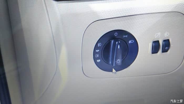 【图】08款a6两个雾灯标志下的三角什么意思啊_奥迪a6l/a6(进口)论坛