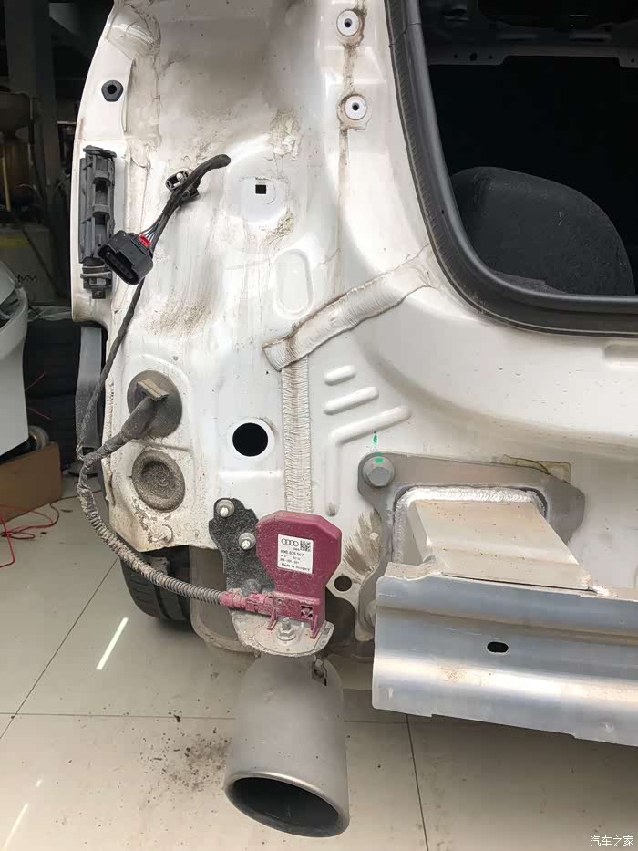 这个粉红色这么骚气的知道叫啥~后保险杠厚度做工真的可以的