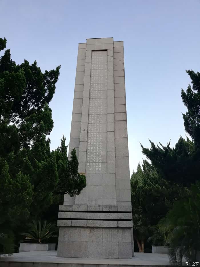 参观施洋烈士陵园