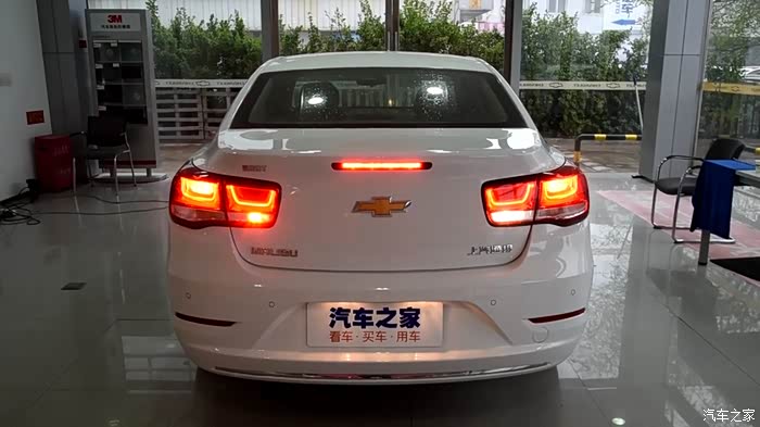 迈锐宝1.8t自动豪华倒车灯只有右侧有吗?