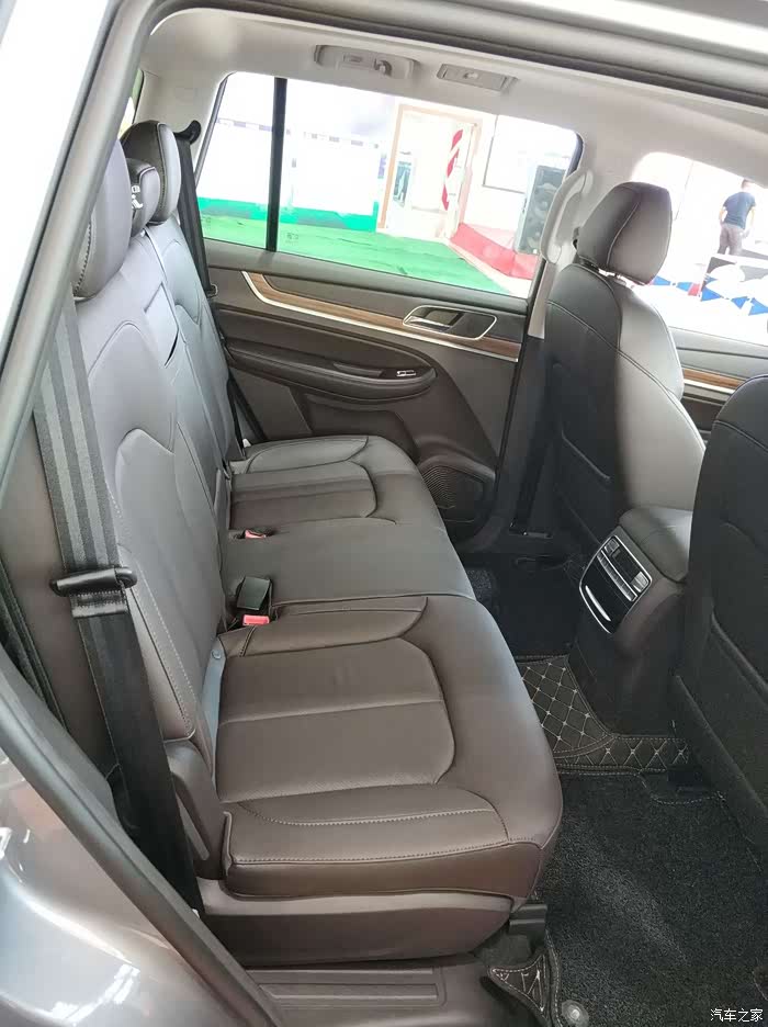 只因在人群中多看了你一眼-荣威rx8