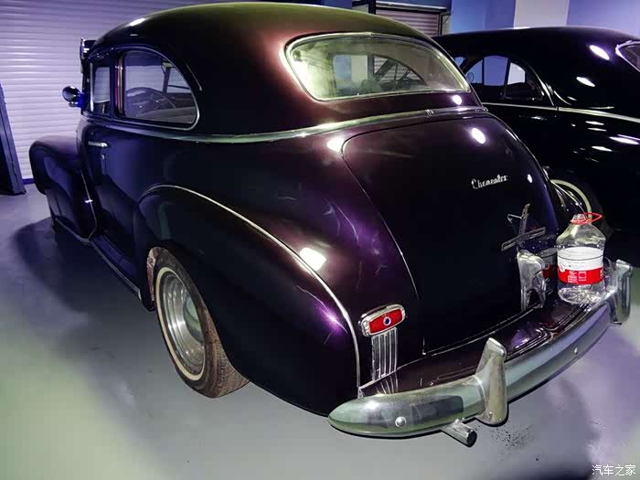 老爷车古董车老式汽车1959年凯迪拉克1947年帕卡德1948年雪佛兰