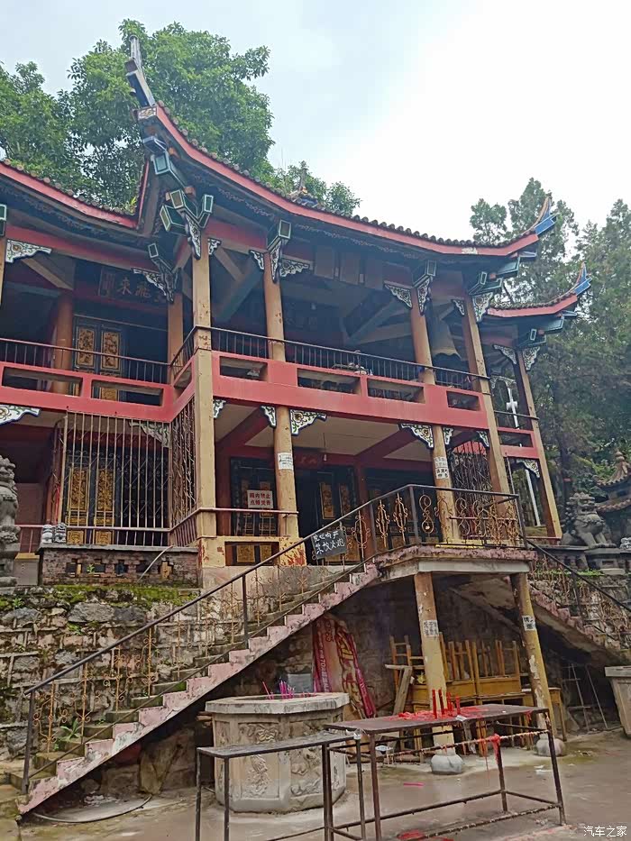 带着小师妹游临沧灵山寺