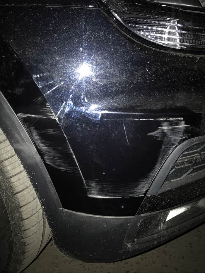 前保险杠副驾驶那边,剐蹭一部分漆.问一下大概补漆多钱,有色差吗?