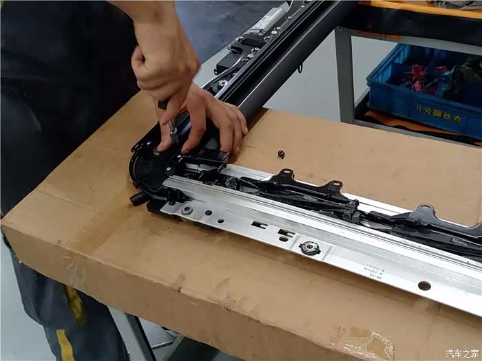 奔驰b200天窗维修拆解详细流程