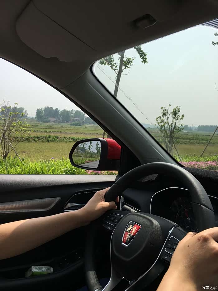 主驾驶来张,哈哈,阳光真的不错很适合开车出门自驾