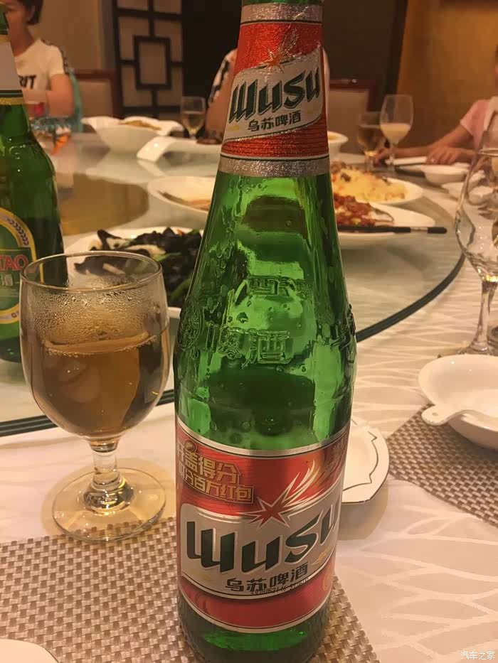 来一瓶当地的啤酒,干了这杯酒.