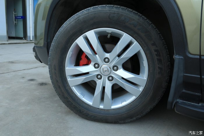 长安cs75配的品牌的轮胎是邓禄普的轮胎,规格是225/65r17