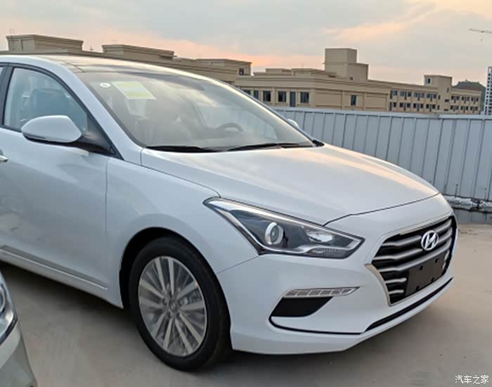 日产的白色和金色的都要加价,北京现代白色的名图加价不?