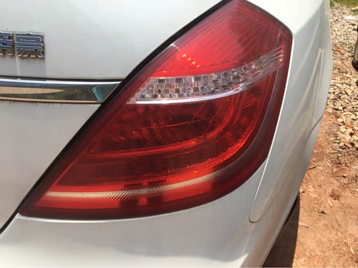 17款后位灯能更换百万款的的尾灯吗