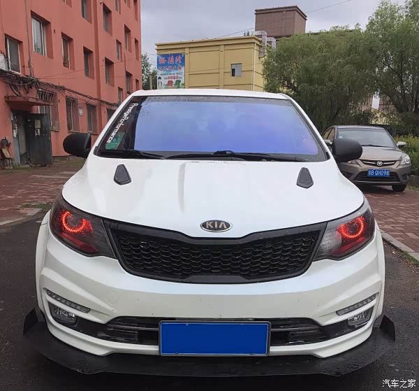 全国首例起亚k2宽体改装车小众车也能玩出自己的风格