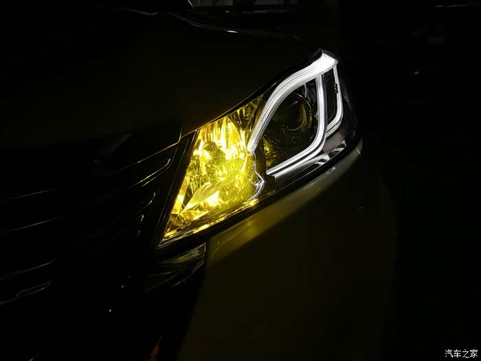 18款皇冠更换led雾灯效果展示.