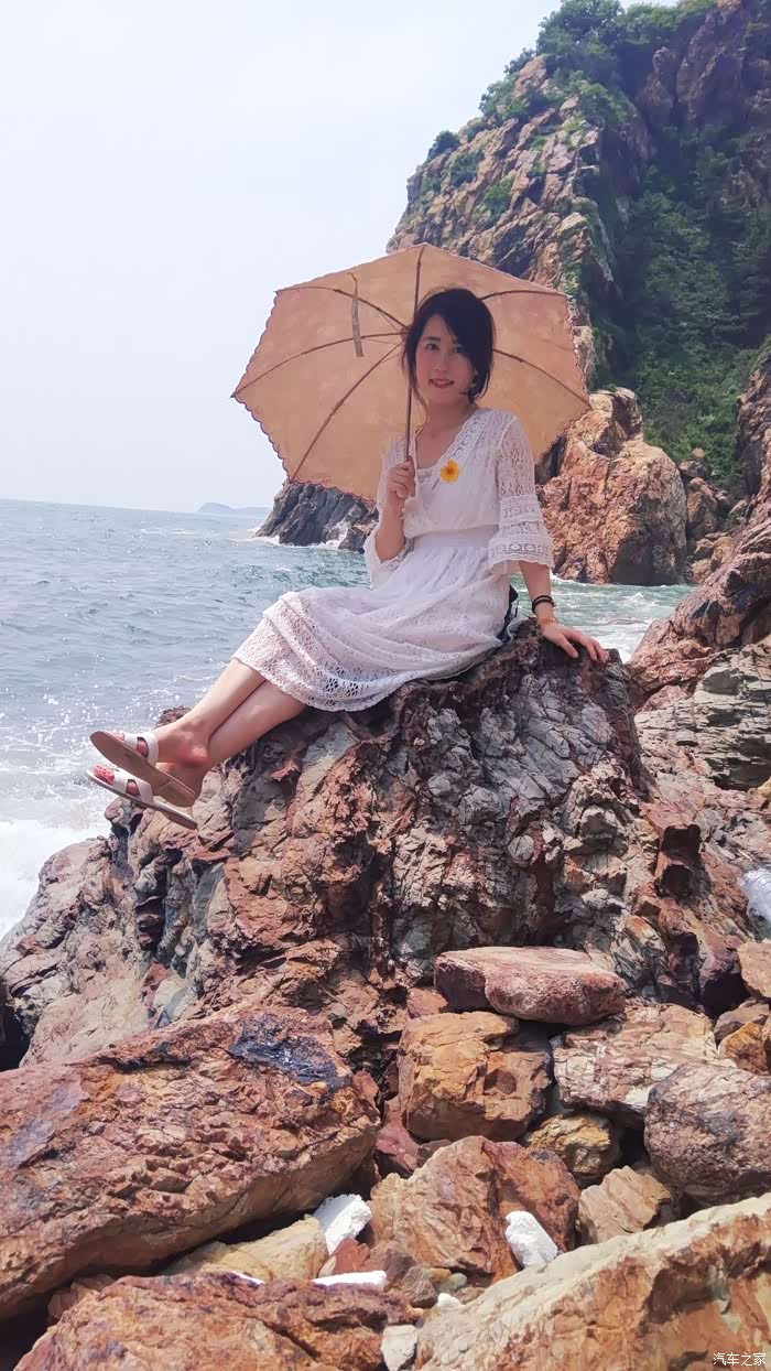 美女当车模 与白小姐共约大连星海燕窝岭 全网颜值大片