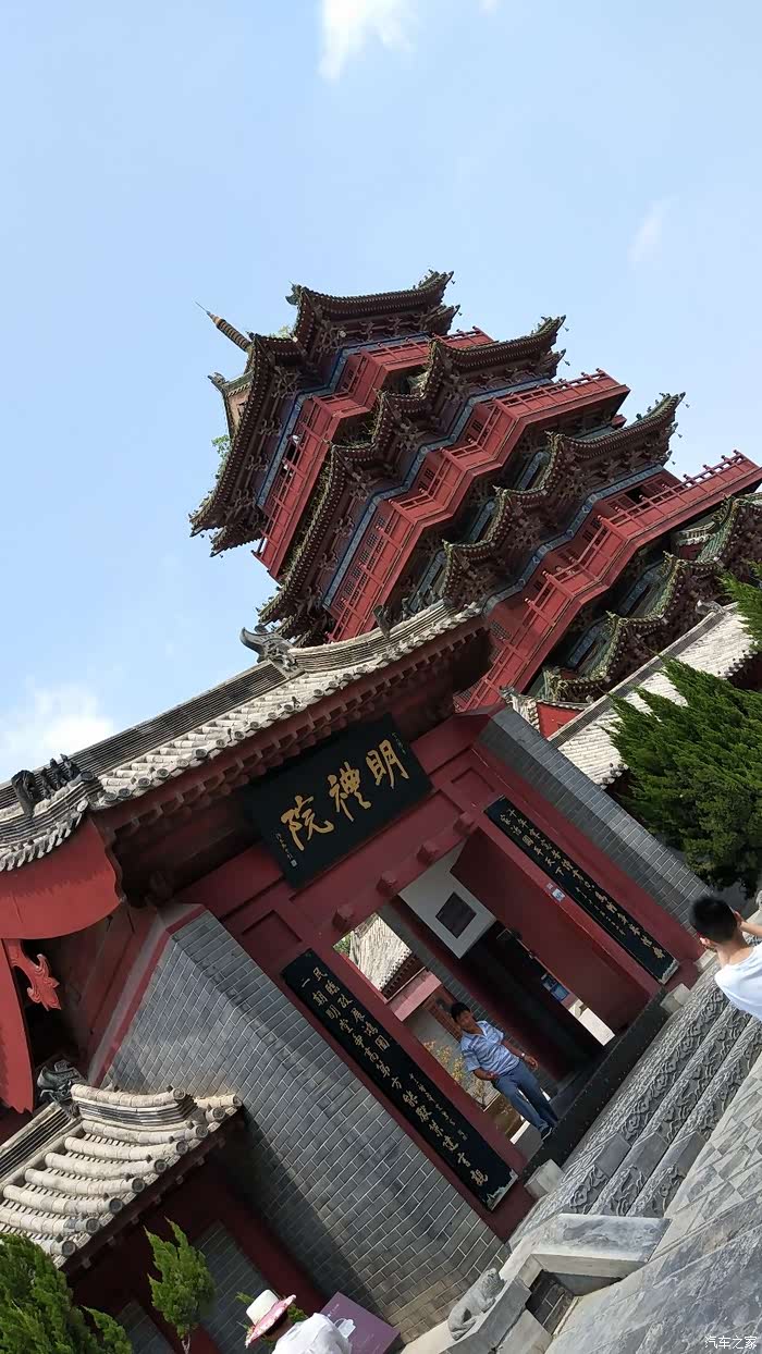 现代造的开封府据说原来的已经在包公湖底下