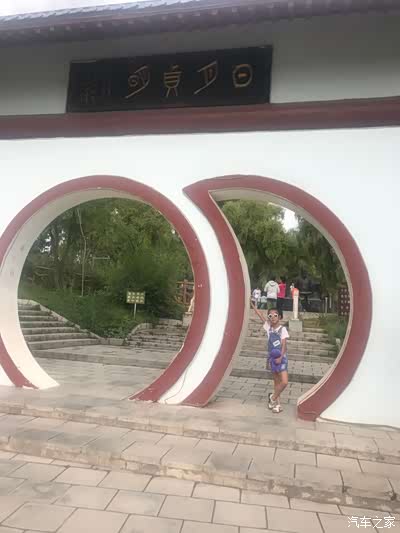 日月门,不知道有什么讲究看不懂.