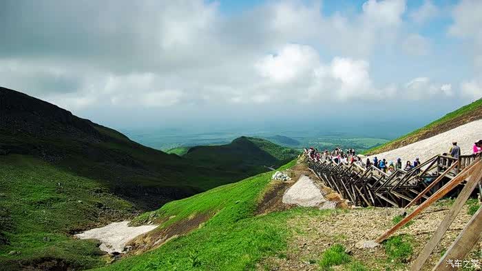 隐约记得在这个登山阶梯早起来之前,这里的山脊叫做"喘气坡",爬起来挺