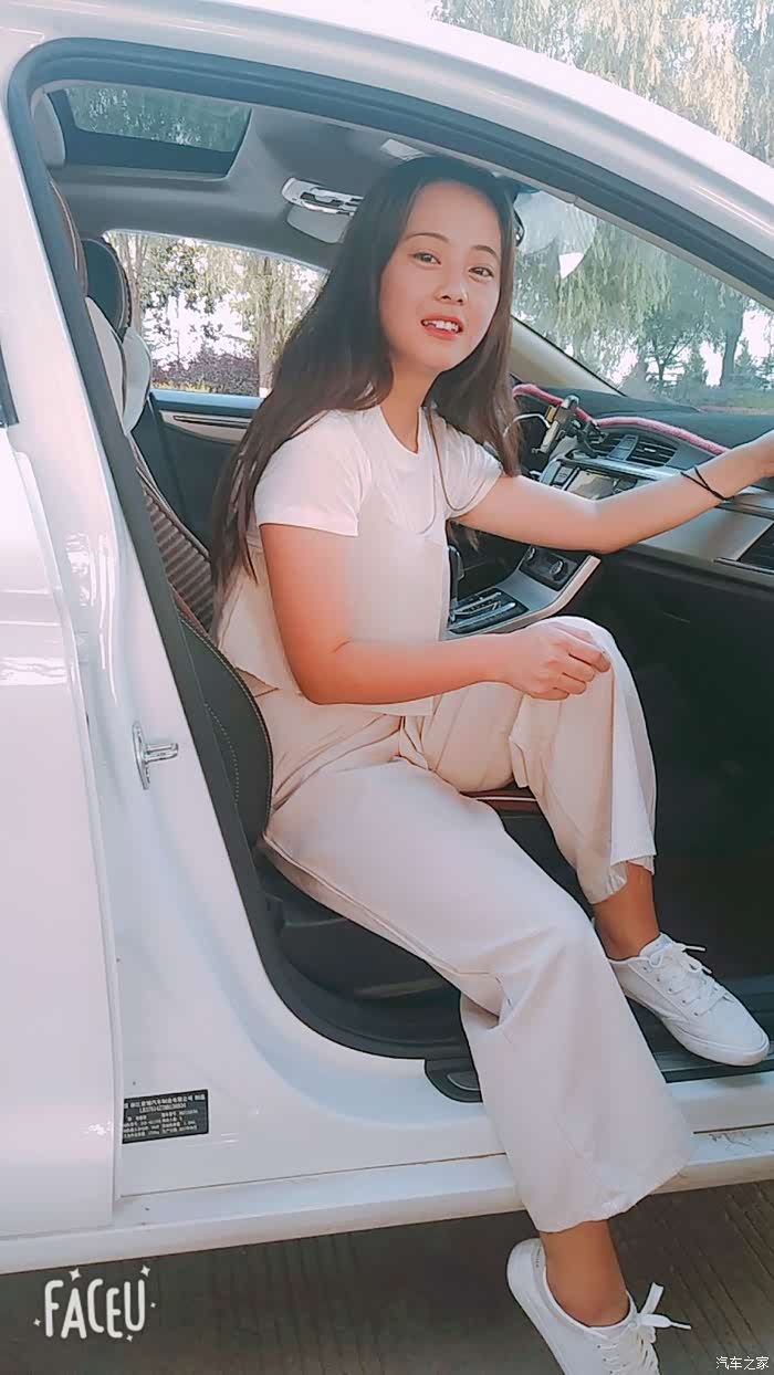 漂亮的女副驾驶