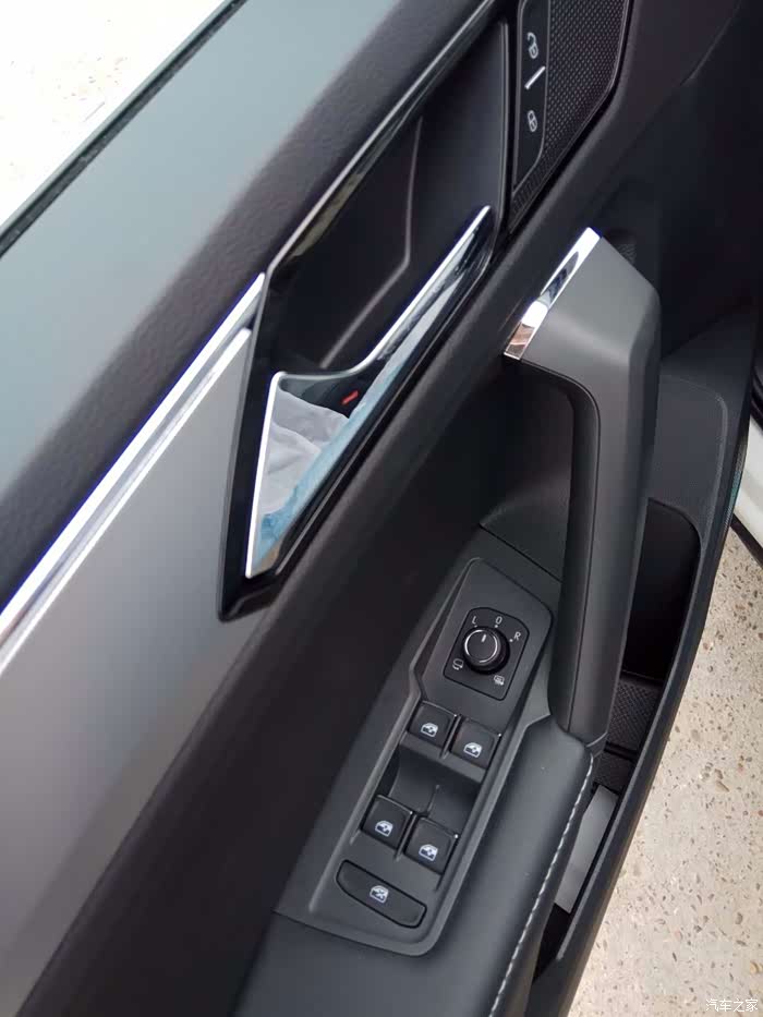 车身贴纸印怎么清除?