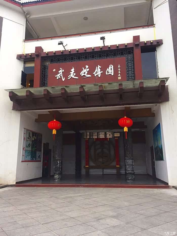 我们一路忐忑来到了武夷蛇博园