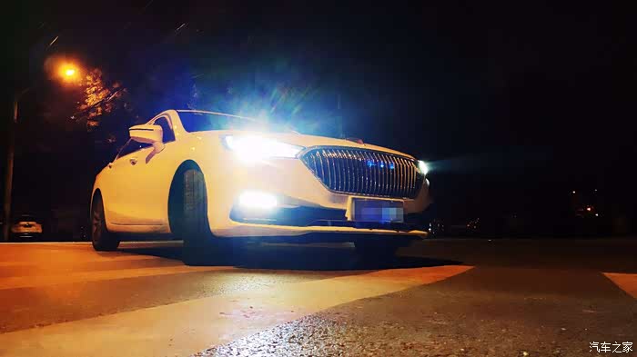 【图】灯光下的精灵,珠光白h5夜拍秀_红旗h5论坛_汽车之家论坛