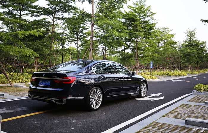 宝马g12新款7系魔毯功能使用详解改装选装建议分享