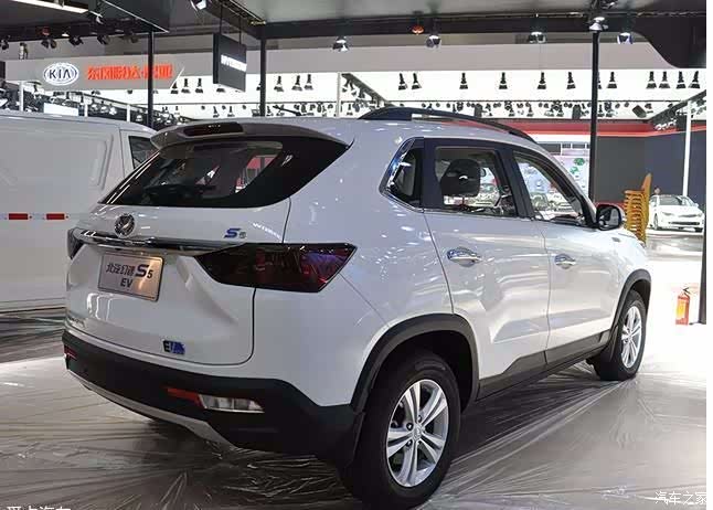 2018重庆车展:北汽幻速s5 ev正式发布