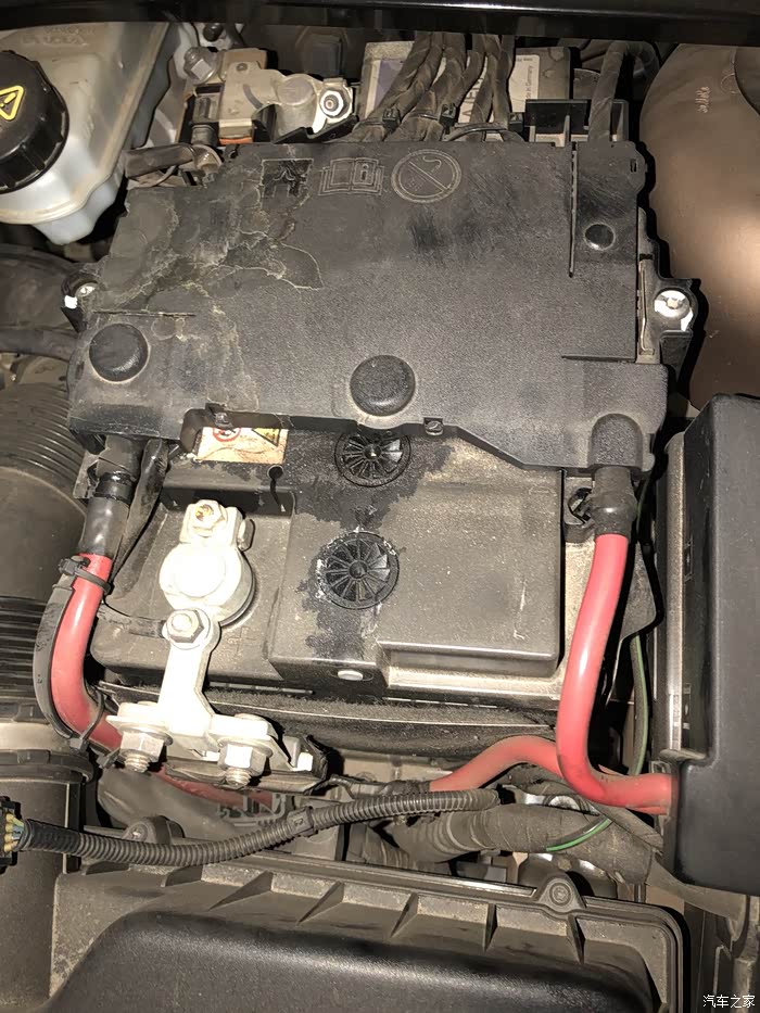 16款沃尔沃v40电瓶漏液,大神请进