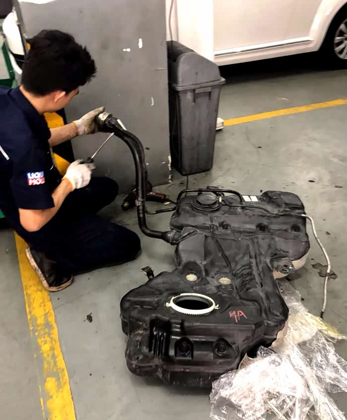 【图】也许是全国首例~加油内管断裂 更换油箱_奥迪a4l论坛_汽车之家