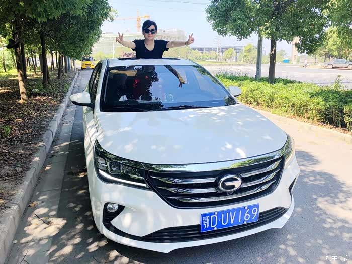 有车后,她比以前更开朗,笑        .