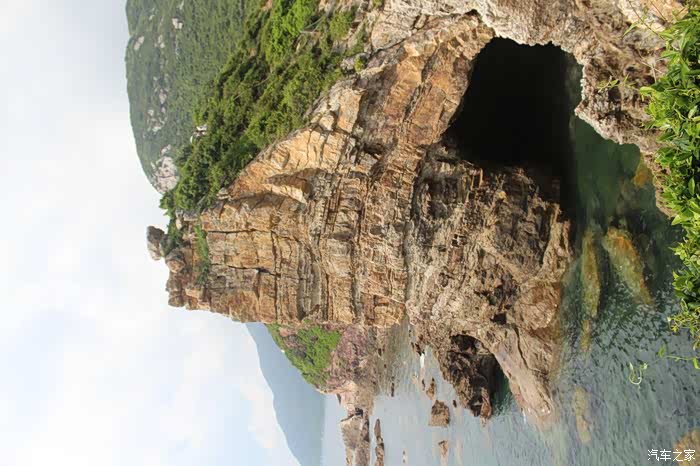 人鱼洞,神奇有点像话,简直像话,让我怀疑它拍电影时,人为做的.