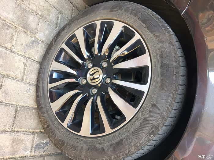 凌派旗舰版82300公里5年用车感受分享