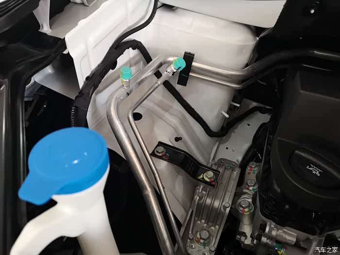 水箱,车子真的空呀,里面塞很多东西