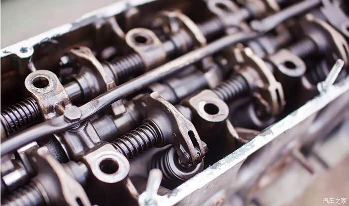 汽车零部件知识活塞发动机里的凸轮轴