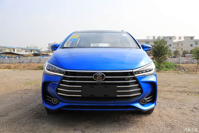 看钻石蓝颜色的宋max新车