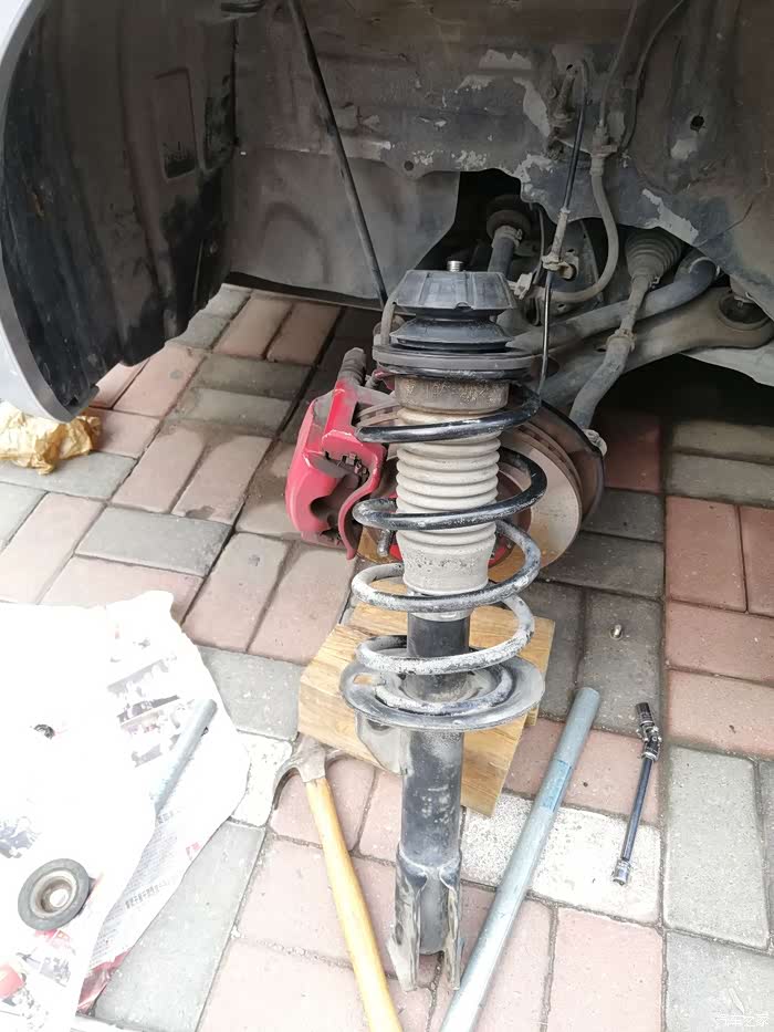 舒适感受的回归———c30前减震系统检查及顶胶更换