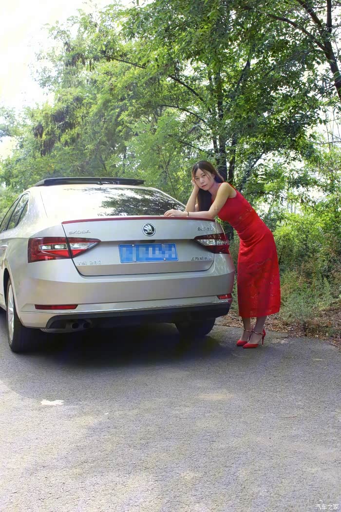 媳妇当车模之山里行