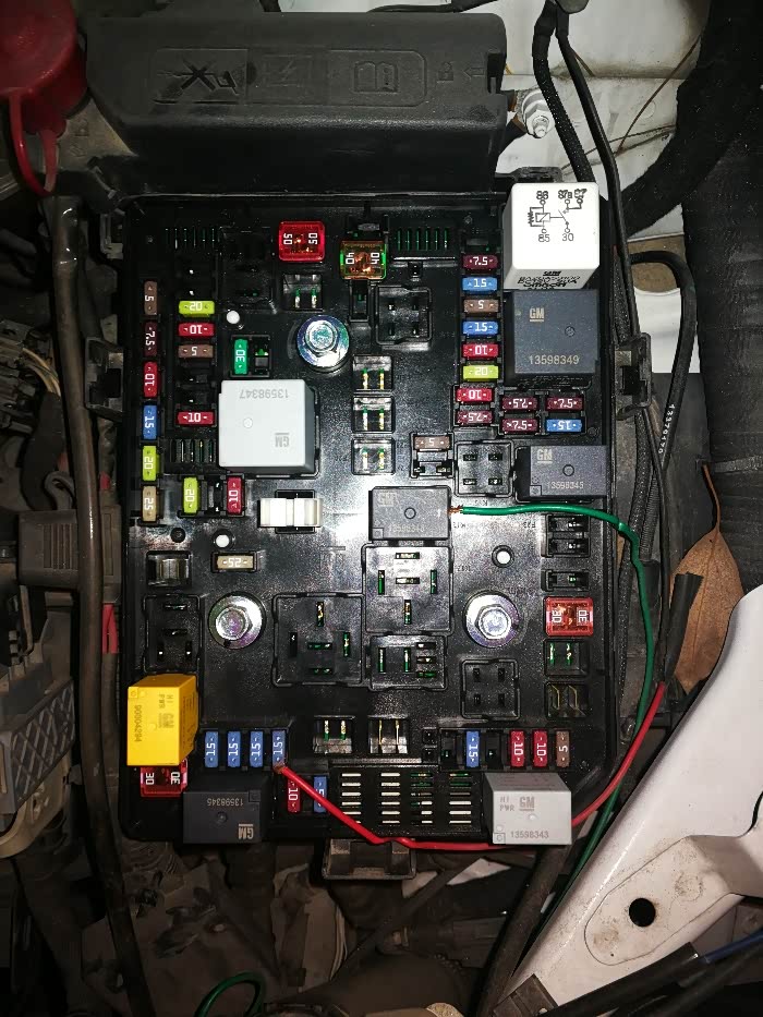 别克威朗大灯保险丝是哪一个