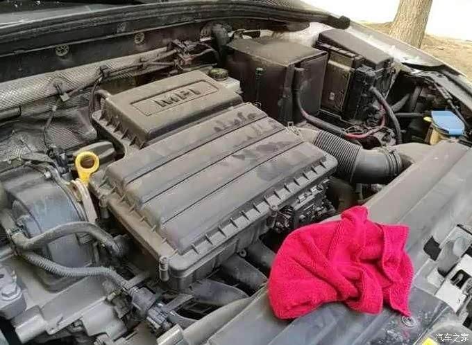 发动机里的灰尘怎么清理 学会这个方法不用4s店