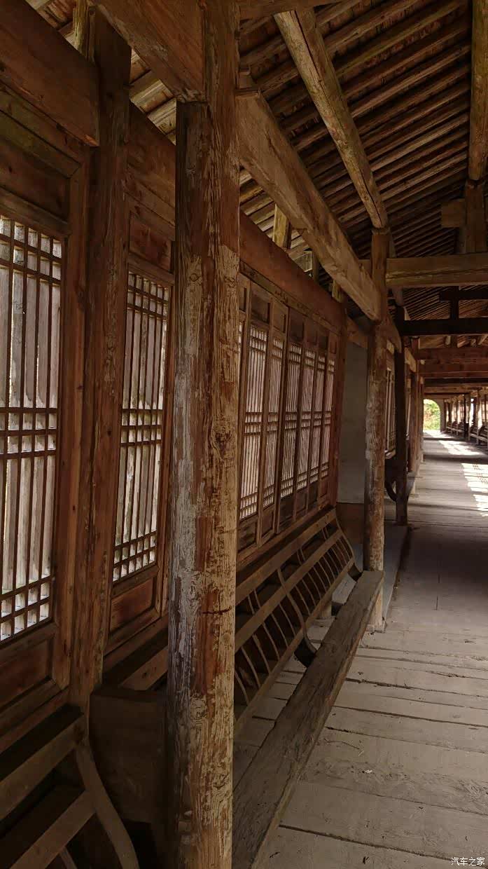 廊桥内部.