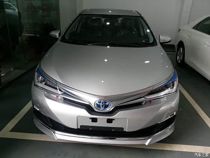 卡罗拉双擎银色