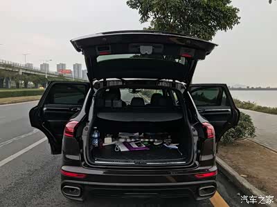 请忽略我乱到哭后备箱欣赏鹏展翅吧