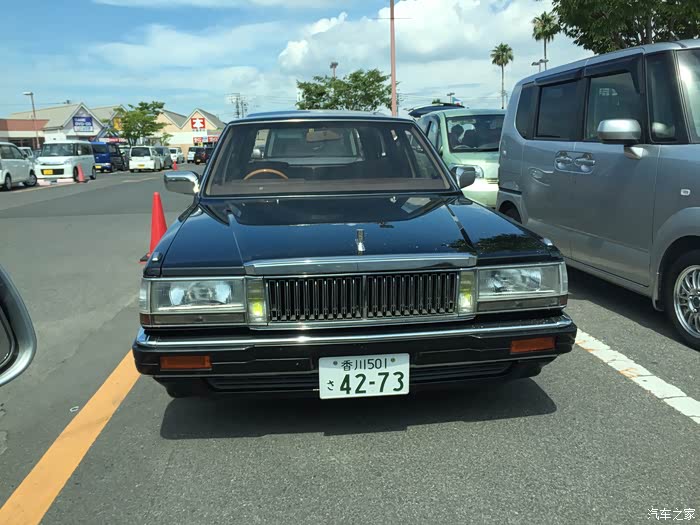 从一张内饰图对比80年代中期皇冠s120系和奔驰w126s级