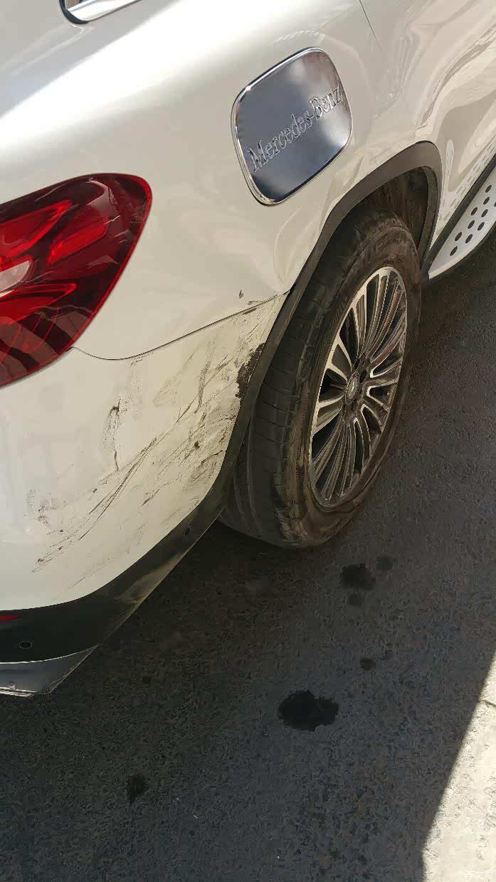 【图】新车啊,被撞了,保险光想修,不想换_奔驰glc论坛_汽车之家论坛