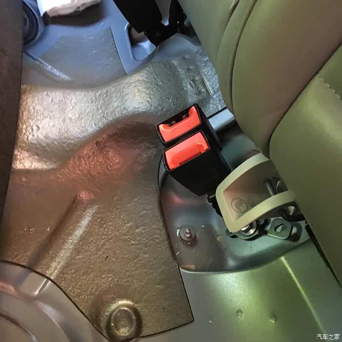 【图】帮看看后座渗水_高尔夫论坛_汽车之家论坛