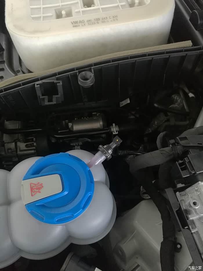 求奥迪q7 2.0的发动机号码的位置或图片,定有谢,谢谢!