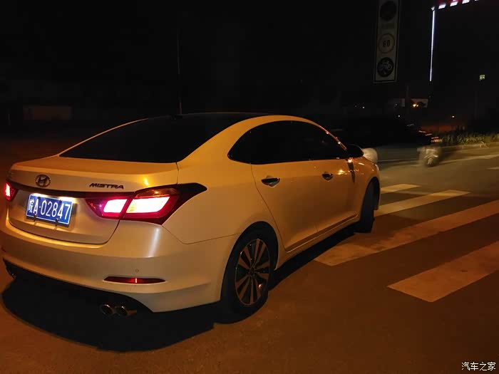 名图智能版尾灯晚上效果